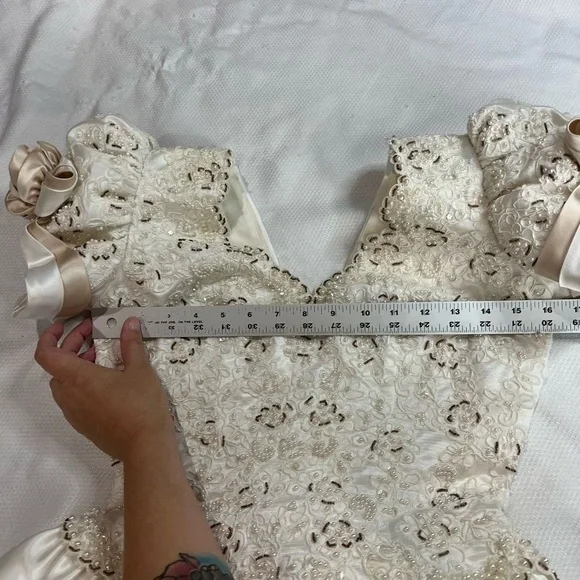 Vintage Mon Cheri White Brown Beaded Pearl Bow Sleeve Detail Satin Ballgown Wedd
